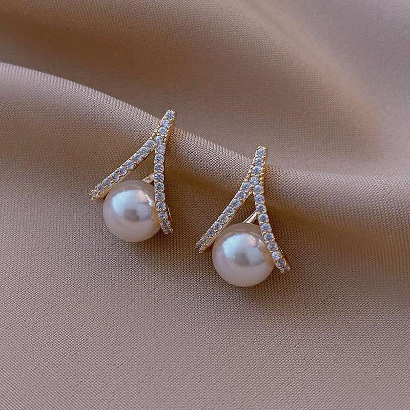 Light Luxury Pearl Stud Earrings Celebrity Temperament Flower Earrings Elegant High-end Earrings