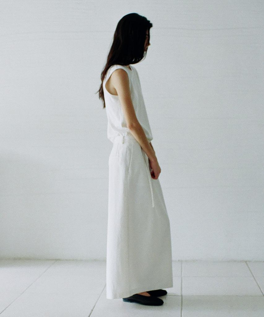 Beullaengkeulumumeon Belted Mua Skirt_Ivory