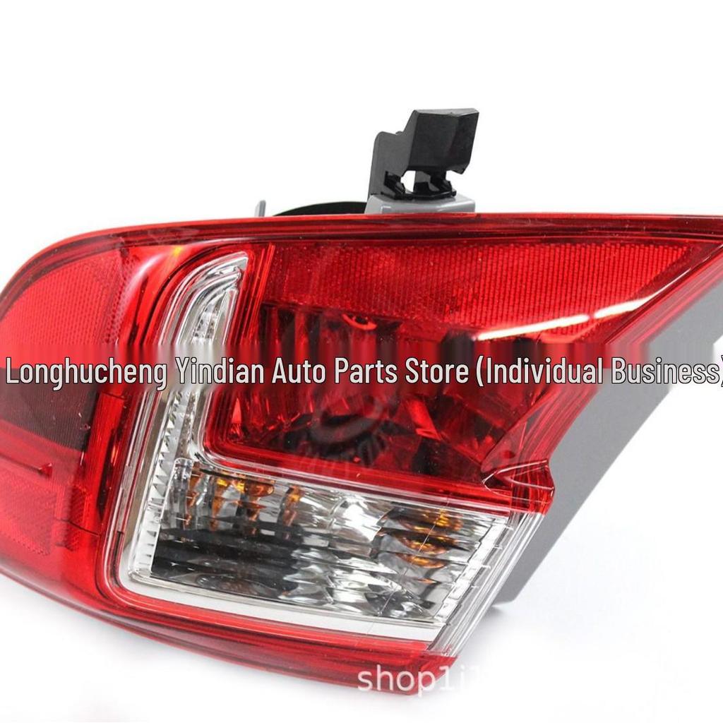 Compatible Taillight Elbow Halogen for 2012-2014 Toyota Camry (81550-06470, 81560-0647)