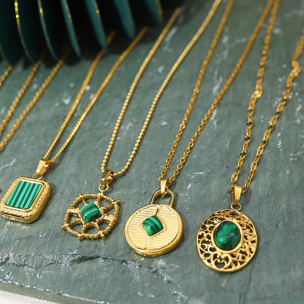 French Retro Style 18K Gold Titanium Steel Necklace Inlaid With Malachite Pendant Women'S Collarbone Chain Necklace