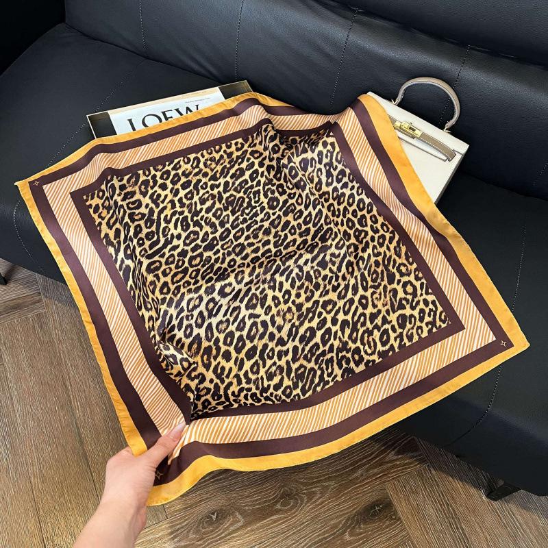 New 71 * 71cm Korean version small square scarf women's silk scarf spring and summer thin sunscreen scarf neck protection tied bag headband scarf