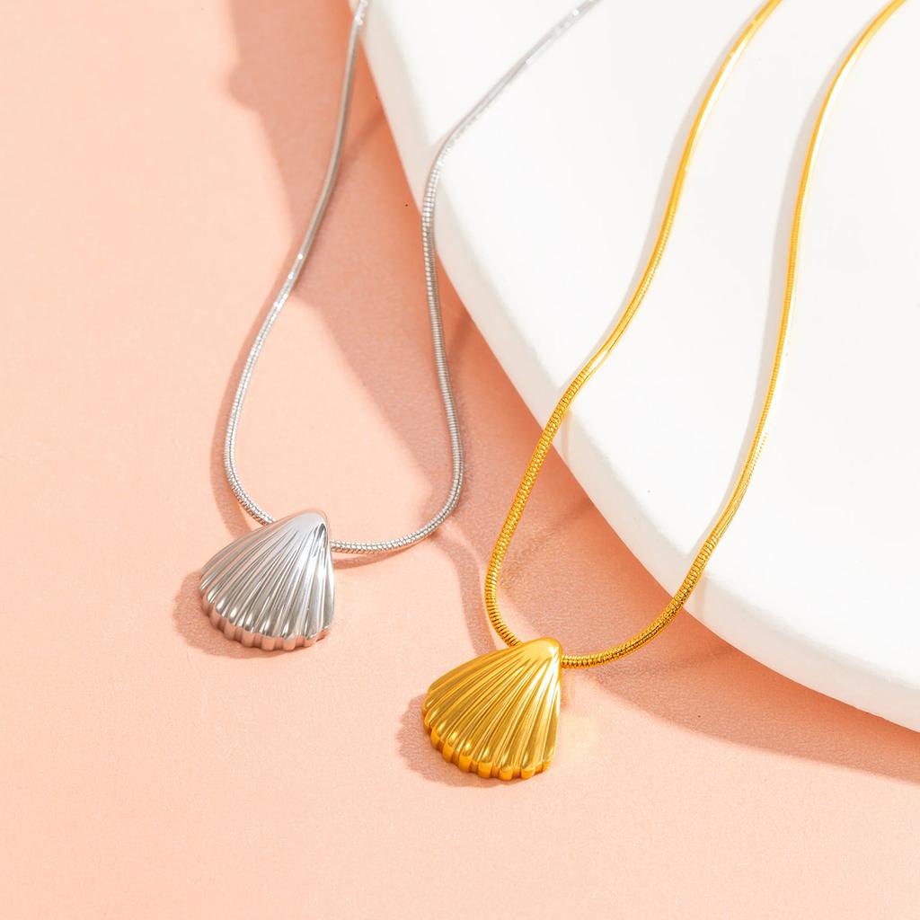 Classic Shell Pendant Necklace for Women - Hypoallergenic 18K Gold Plated Stainless Steel - Minimalist Dainty Beach Jewelry