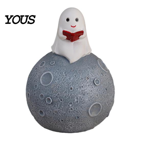 Starry Moon Ghost Gift Cute Reading Book Ornament, Luminous Resin Figurine, Fall Seasonal Decoration Night Light for Halloween Home Desktop Decorative