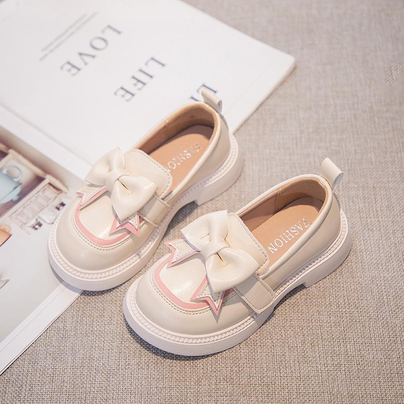 

Детские маленькие черные туфли осень 2025 новые кожаные туфли для девочек кампус производительность одиночные туфли мокасины пятно 26