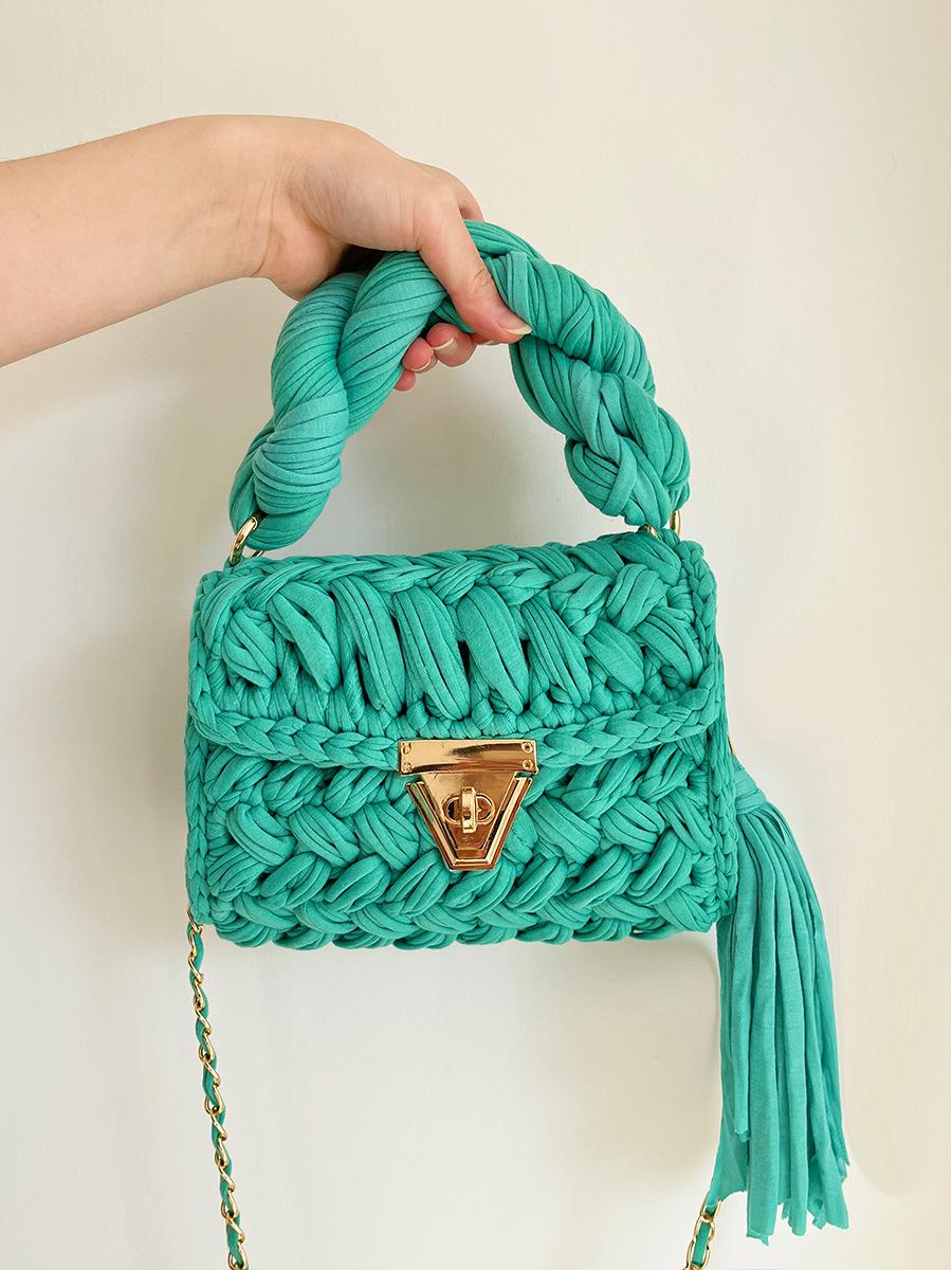 

Fashion Wool Knitting Handbag Handmade Crochet Shoulder Bag Tassel Woven Bags for Women Designer Yarn Crossbody Bag Flap Purses 21x7x16cm