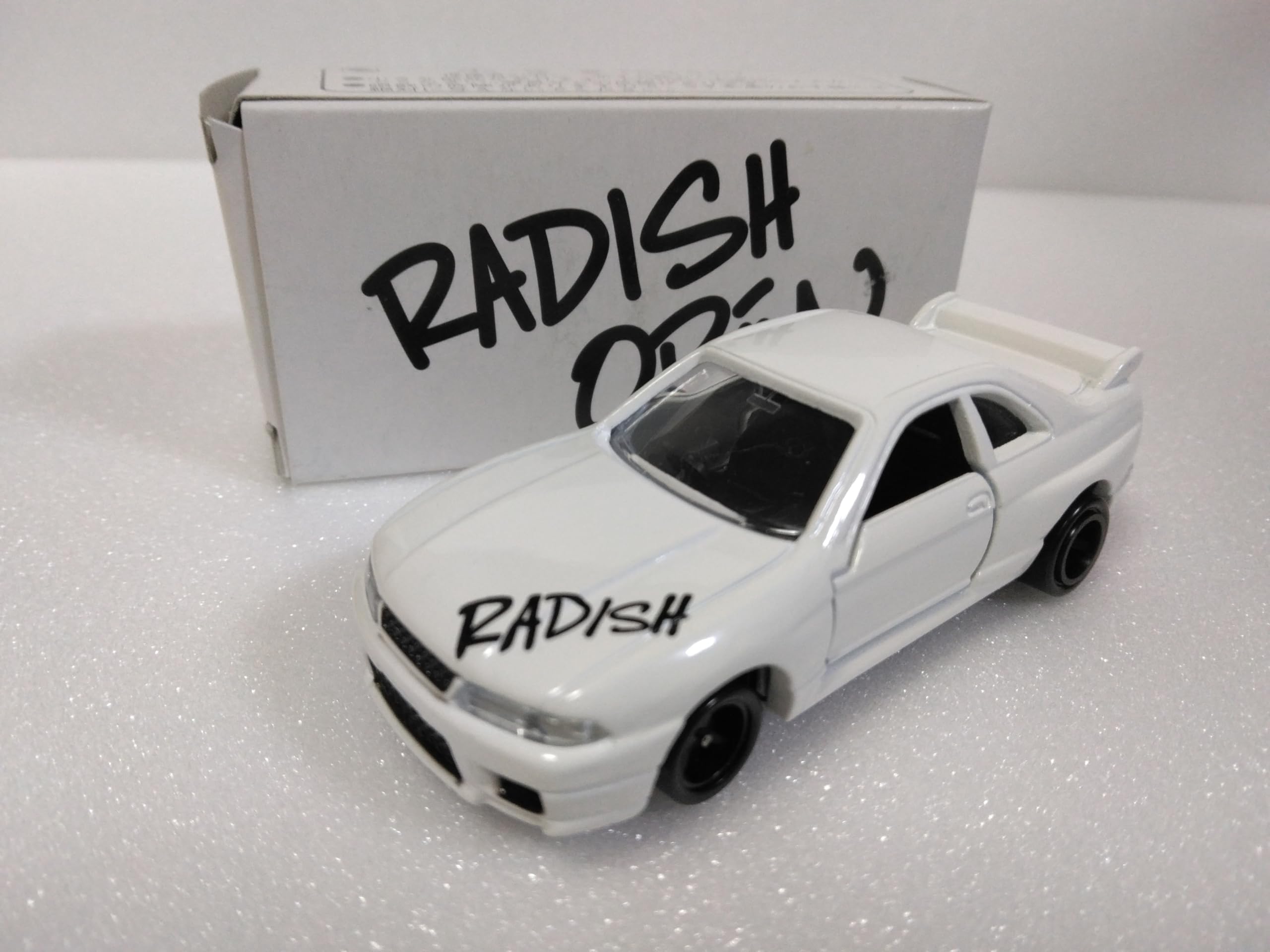 

Radish Custom Tomica Nissan Skyline White Made in Japan GT-R (R33), білий
