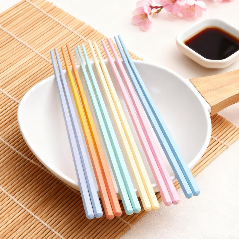 18.8cm Short Chopsticks 5 Pairs Heat-resistant Portable Chopsticks Multi Colored Hexagonal Alloy Chopsticks Kitchen Tableware