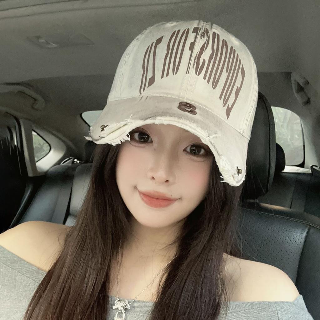 American retro letter baseball cap for women, fashionable distressed versatile wide-brimmed cap for large head sizes, makes the face look smaller,