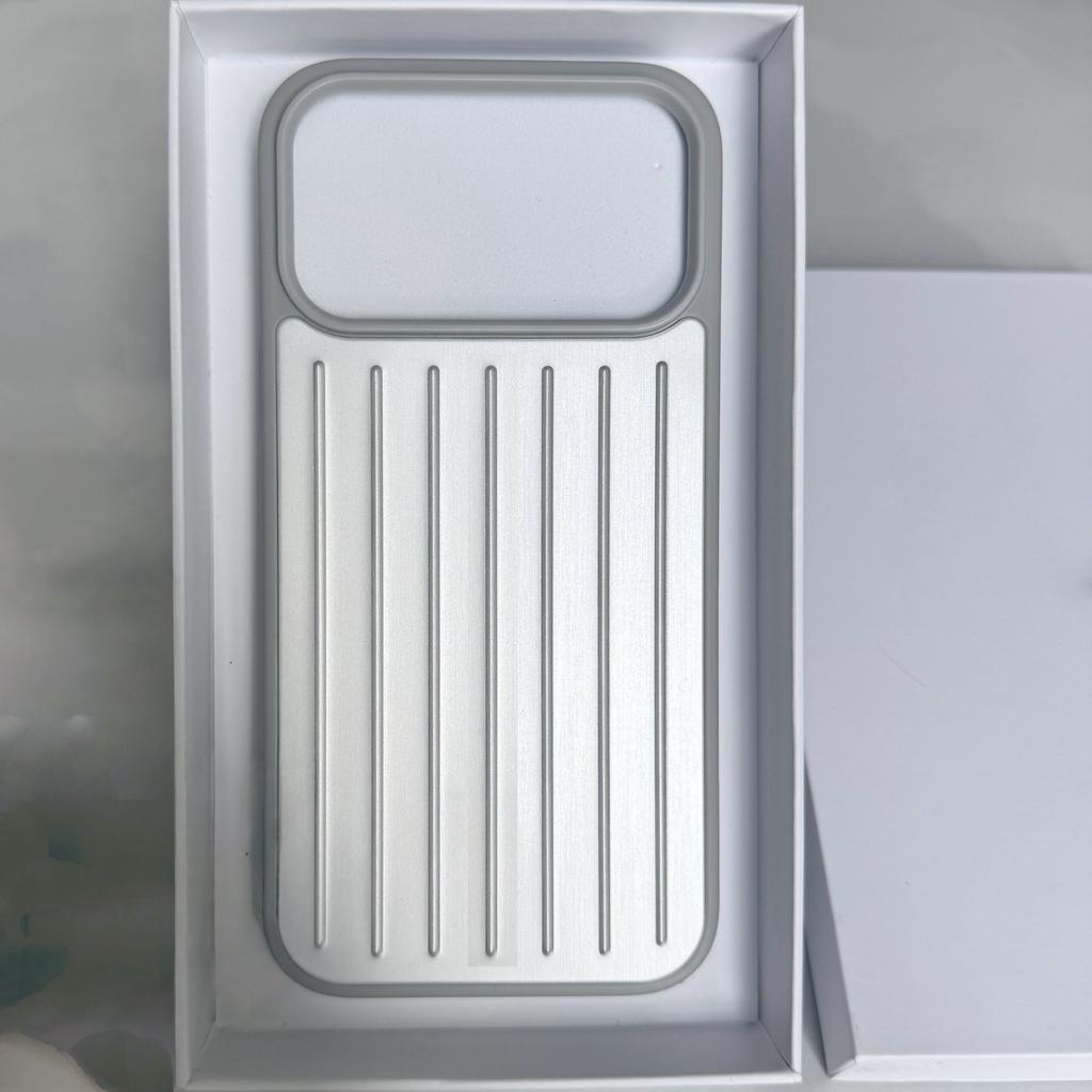 Business Luxury 3D Travellers Luggage Phone Case for IPhone 17 Pro Max 16 15 14 Aluminum Alloy Back Protect Cover with Gift Box Packaging