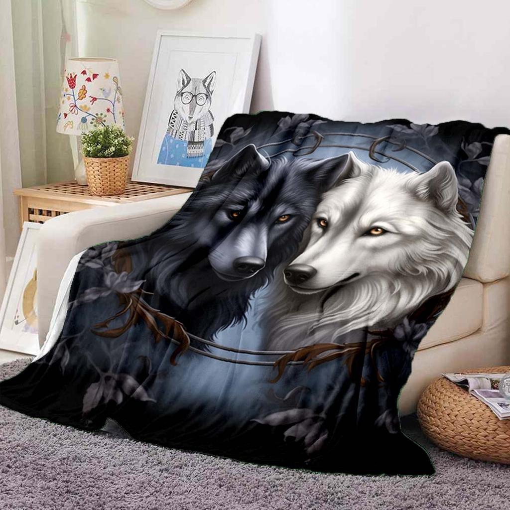 Black and White Wolf Blanket Artistic Couple Design Soft Fleece Throw Pet Lover Gift for Animal Enthusiasts Home Decor Cozy
