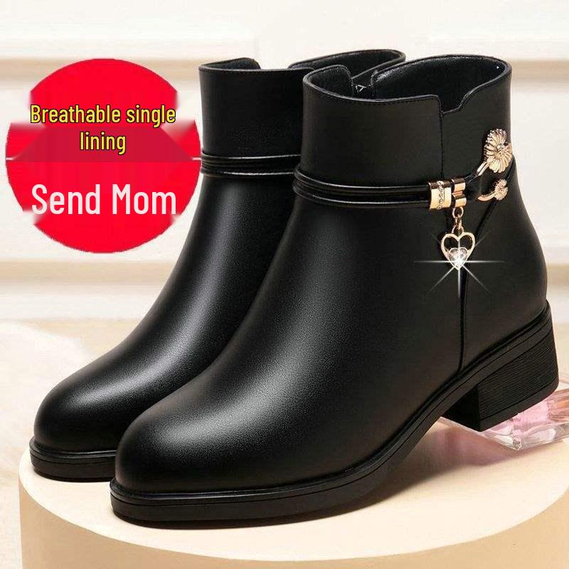 Mom's Soft Leather Cotton Shoes: Cozy Velvet-Lined Winter Boots for Women, Ideal for Middle-Aged and Elderly.