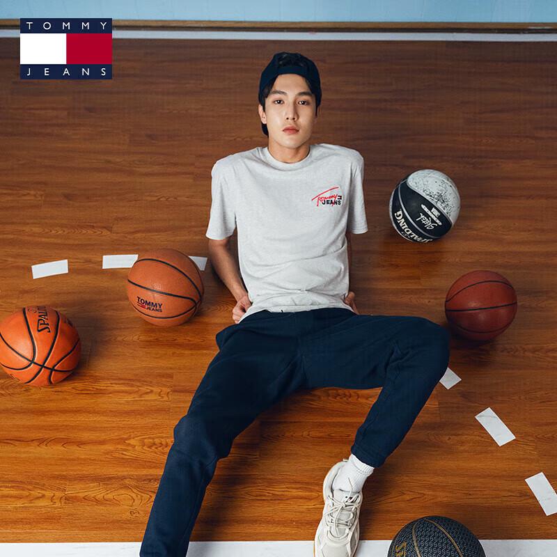 

TOMMY JEANS Men s Slim Fit Drawstring Jogger Sweatpants L