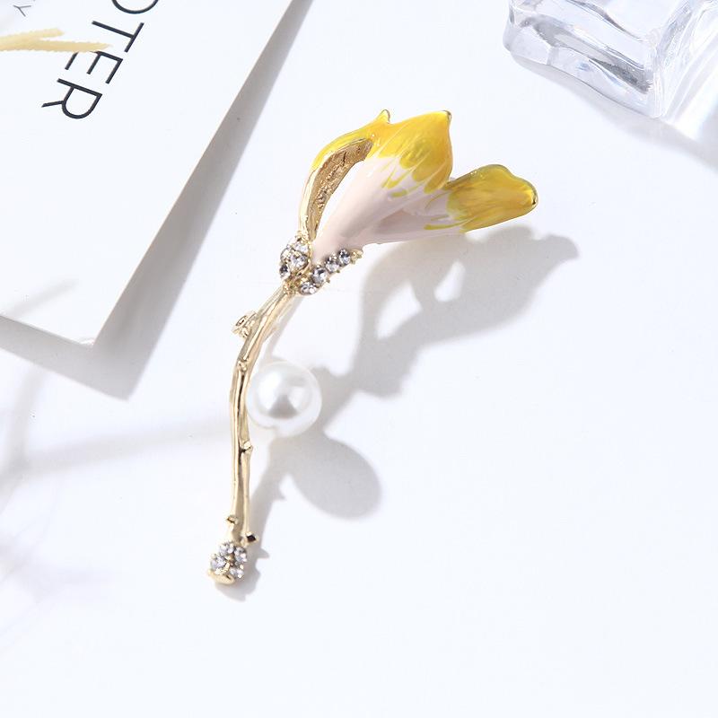 Blue Flowers Pride Crystal Glass Flowers Brooch Pin Pin Yellow Temperament Flowers Brooch Jewelry Designer Brooch Mini Perfect Gift for Couples