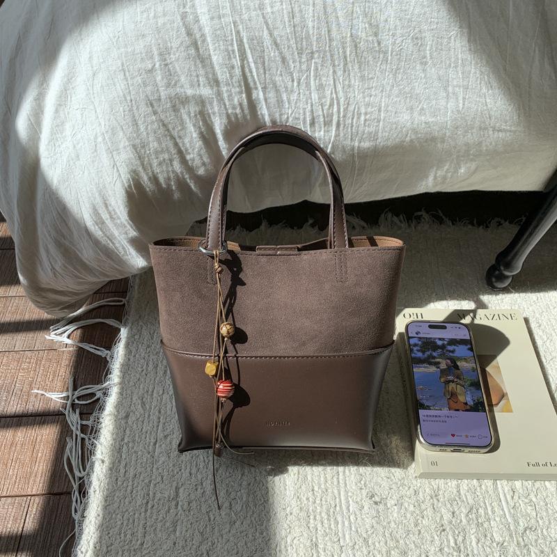 

Премиальное ощущение иностранного стиля маленькая сумка женская осень и зима универсальная 2025 новая сумка через плечо мессенджер популярная портативная сумка-ведро темно-коричневого