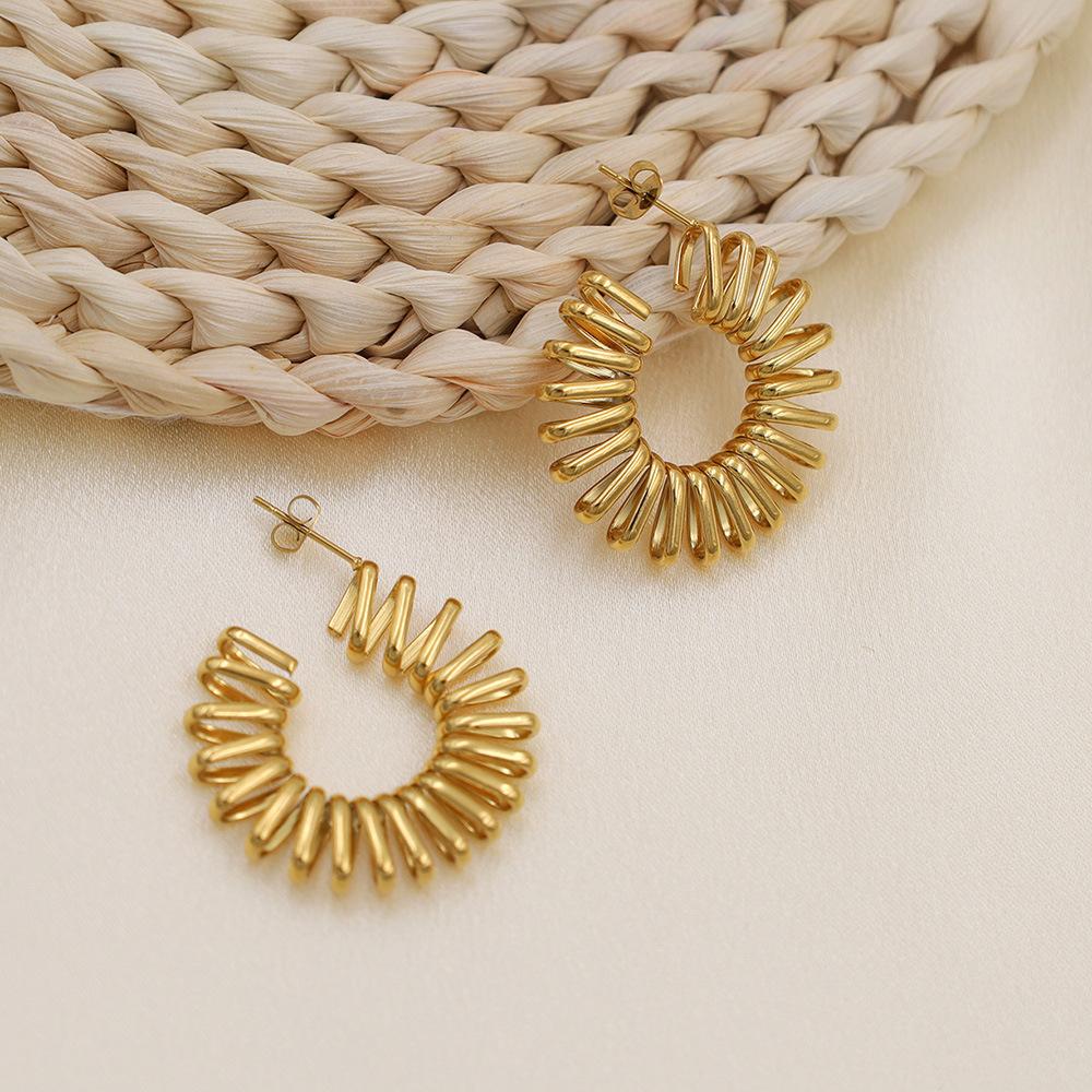 Retro Titanium Steel Flat Spring Earrings Jewelry Premium 18K Gold Hollow Winding C-Shaped Earrings