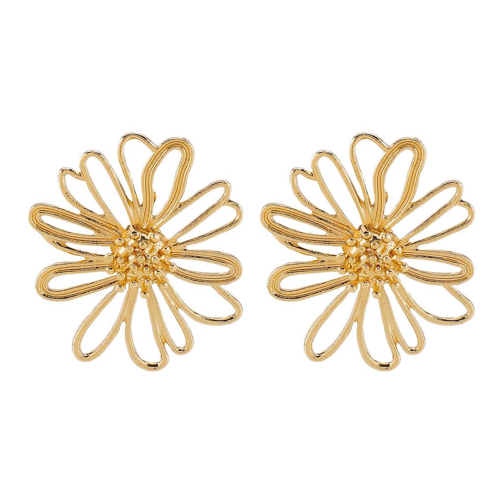 Retro Exaggeration Hollow Large Flower Earrings for Women Ladies Bohemian Personality Stud Earrings Jewelry Vacation Accessories