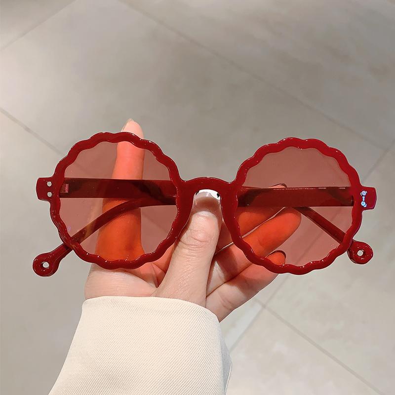 Fashion Round Sunglasses Women Trendy Vintage Flower Shaped Rim Gradient Sun Glasses  New Brand Design Stylish Shades