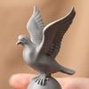 Figurina di Uccello Bianco Stampata in 3D Piccolo Uccello della Pace su Palla Statua Piccola Scultura Decorativa di Uccello per Interni Scrivania Scaffale Decorazione