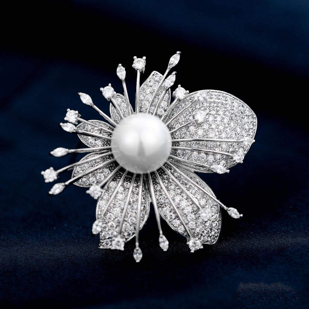Exquisite Floral Posture, High-end Femininity and Floral Feel Brooch