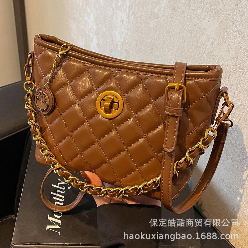 Large-capacity commuter chain bag women's 2025 new high-end sense light luxury niche small fragrant style crossbody diamond grid foreign style