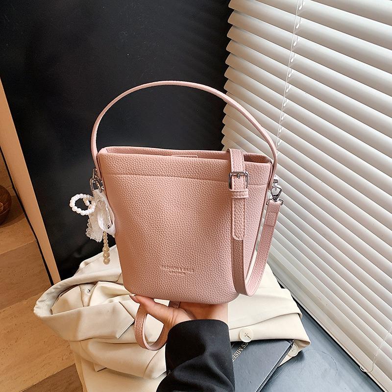 Premium texture portable underarm bag women's new trendy simple bucket bag niche shoulder messenger bag