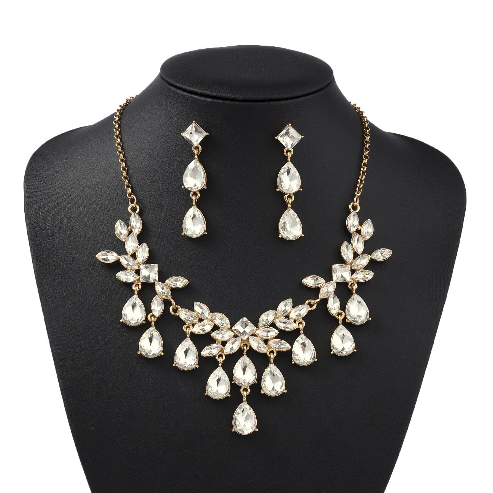 High-end atmospheric exaggerated necklace, earrings, bracelet, jewelry set, luxury move with dress, bridal necklace jewelr.