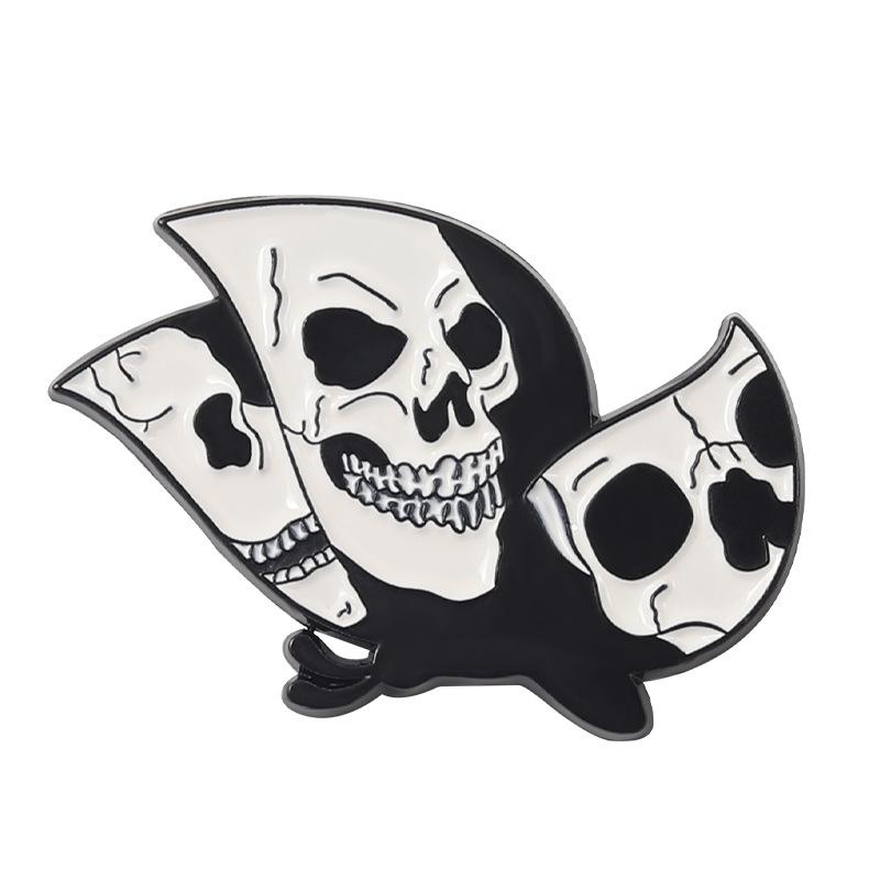 

Spooky Skeleton Animal Moth Badge With Elegant Electroplated Style For Gothic Fashion xz5983