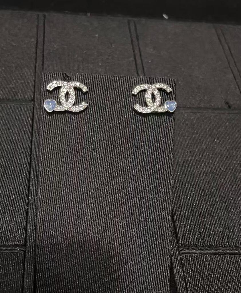 Round Enamel Letter Stud Earrings Minimalist Design Fashion Versatile Girly Chic Earrings