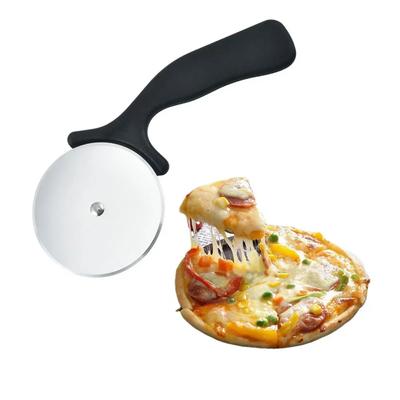 Nerezové kráječe na pizzu, válečky na těsto, nůž na pizzu, válečky na sušenky a dort, nůžky na pečení, kuchyňské příslušenství