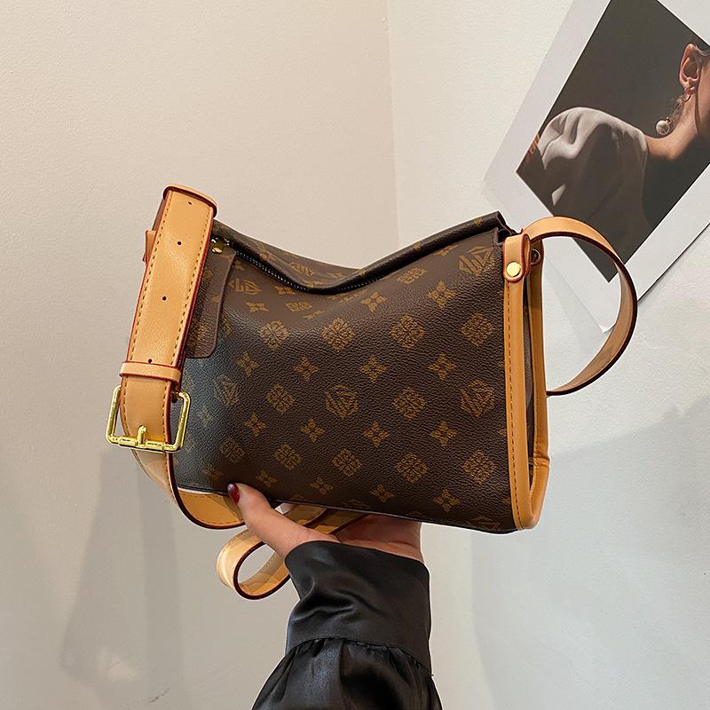 

Модная сумка подмышку женская новая высококлассная нишевая сумка-подушка женская на плечо через плечо сумка-тоут женская тренд 17cm*9cm*26cm