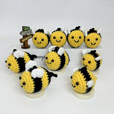 Kawaii Crochet Little Desk Ornament Home Room Decoration Handmade Woven Positive Bee Birthday Gifts for Children Kindergarten