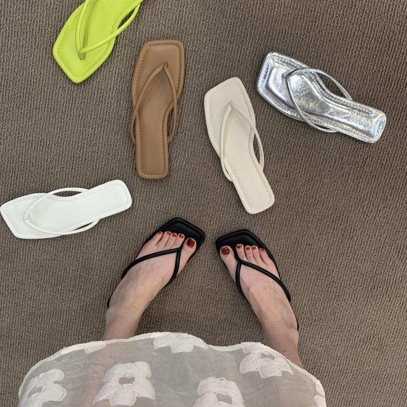 Flat-bottomed Silver Flip-flops Women's Shoes Summer 2025 New Niche Versatile Outer Wear Toe Beach Sandals