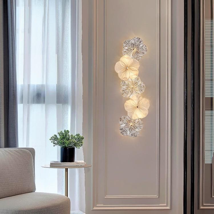 Elegante Fünfblättrige Kristallblumen-Wandleuchte für Schlafzimmer und Wohnzimmer