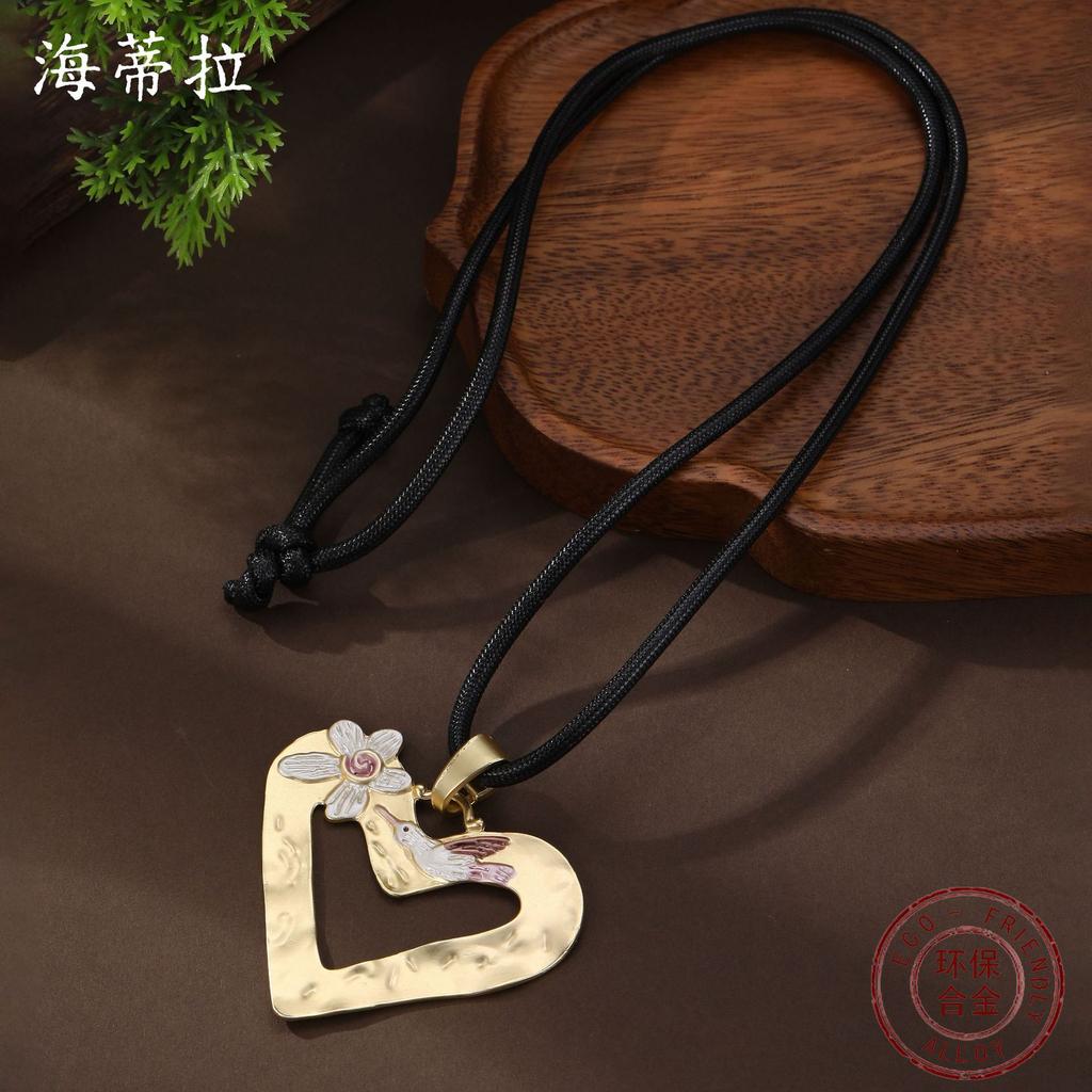 New Enamel Color Hollow Love Leather Rope Long Pendant Women's Simple High-end Heart-shaped Long Necklace