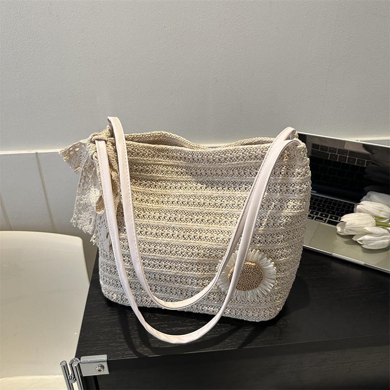 Straw Bag Summer New Product Bucket Bag Girl Heart Niche Casual Woven Beach Bag
