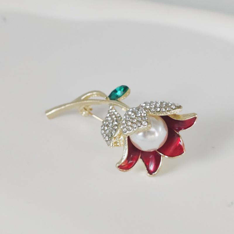 Stylish 3D Floral Pearl and Diamond Brooch: Unique Oil Drop Design for Versatile Fashion.