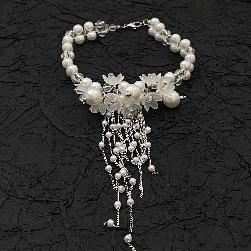 

Черные украшения для тети 2024 Популярные нишевые кисточки из бисера Цветочное ожерелье Ожерелье-воротник Чокер Чокер Женские Fringed Beaded Flower Necklace