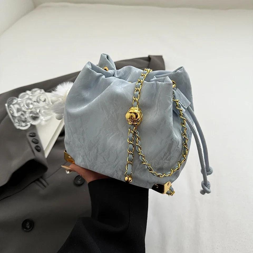 Travel Leisure Popular Feminine Small Fashion Texture Bucket Commuter Chain Crossbody Bag