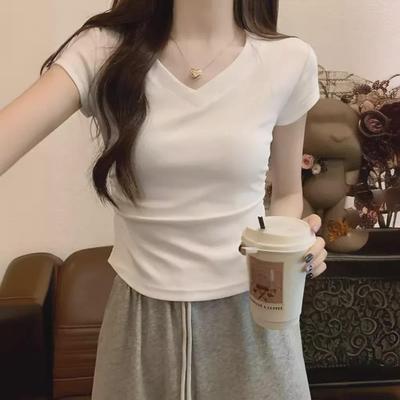 Camiseta de Verão Feminina Petite com Decote V Slim Fit: Estilo Americano, Doce & Picante, Ombro Reto, Top de Manga Curta.