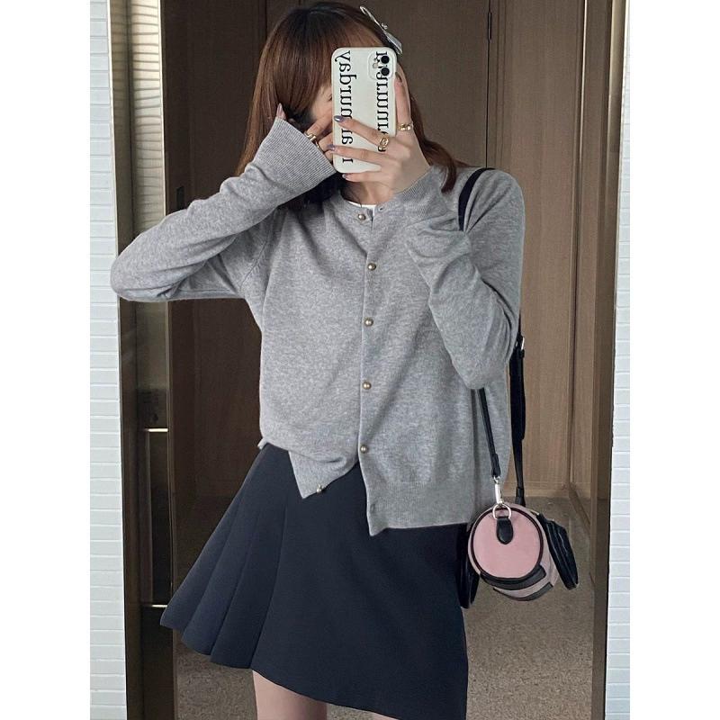 

Серый вязаный кардиган для женщин на осень в сочетании с высококачественной курткой-свитером. Тонкий топ с длинными рукавами «Ранняя осень» One Size серый