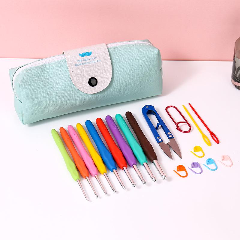 

Portable Soft-Grip Crochet Hook Set: Colorful Handmade DIY Knitting Tools and Wool Material Kit