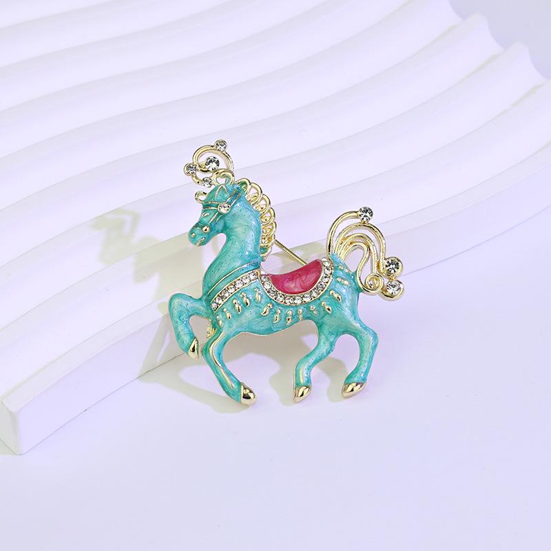 Zodiac Horse Rhinestone-Enamel Brooch: Cute, Creative, Alloy Design.