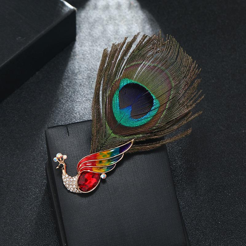 

Trendy temperament elegant peacock feather brooch women s high-end crystal pin brooch shawl buckle suit coat accessories