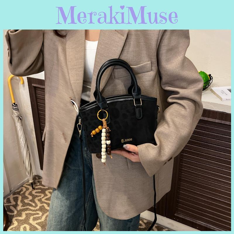 Street Style Bucket Bag With Pu Material And Zipper Closure For Daily Use