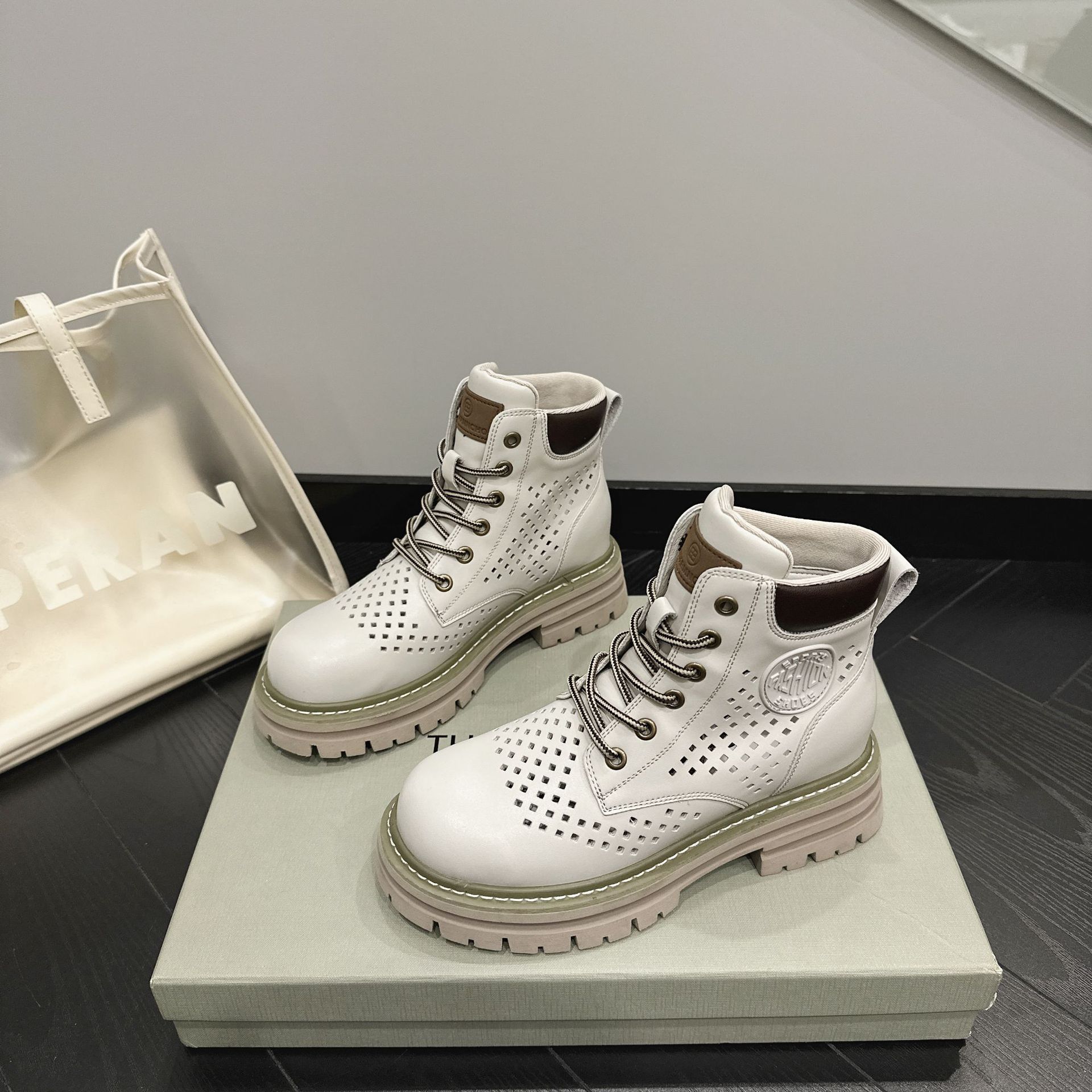 Женские полусапоги на высоком каблуке 5 см. Дышащие классные ботинки. Сапоги «Мартин» — фото 4