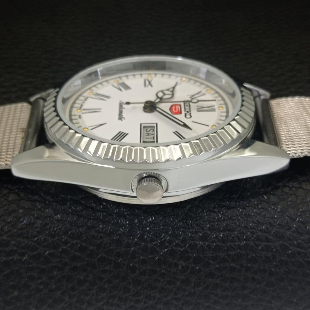 JAPAN VINTAGE REFURBISHED SEIKO 5 AUTOMATIC MENS ROMAN FIGURE WATCH a442051-a