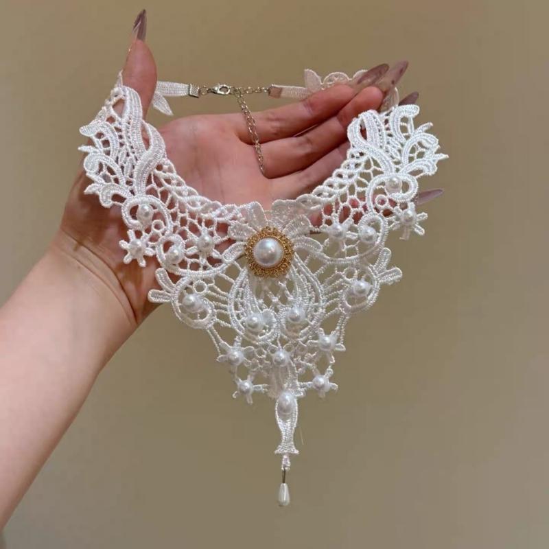 Gothic Lace Clavicle Necklace with Adjustable Clasp for Party Styling, Photo Looks, and Dress-Up Outfit Detail Appeal