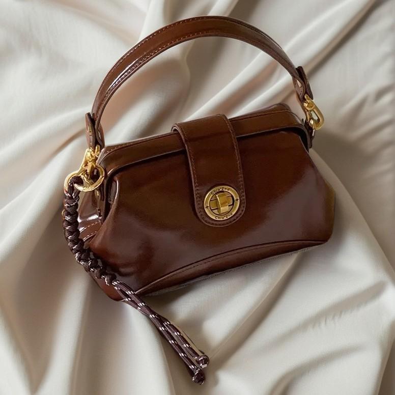 

Современная квадратная сумка для женщин 2024 года, новая осенне-зимняя переносная сумка через плечо коричневый