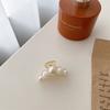 Resin Handcrafted Plastic Pearl Hair Claw With Charming Fresh And Sweet Design