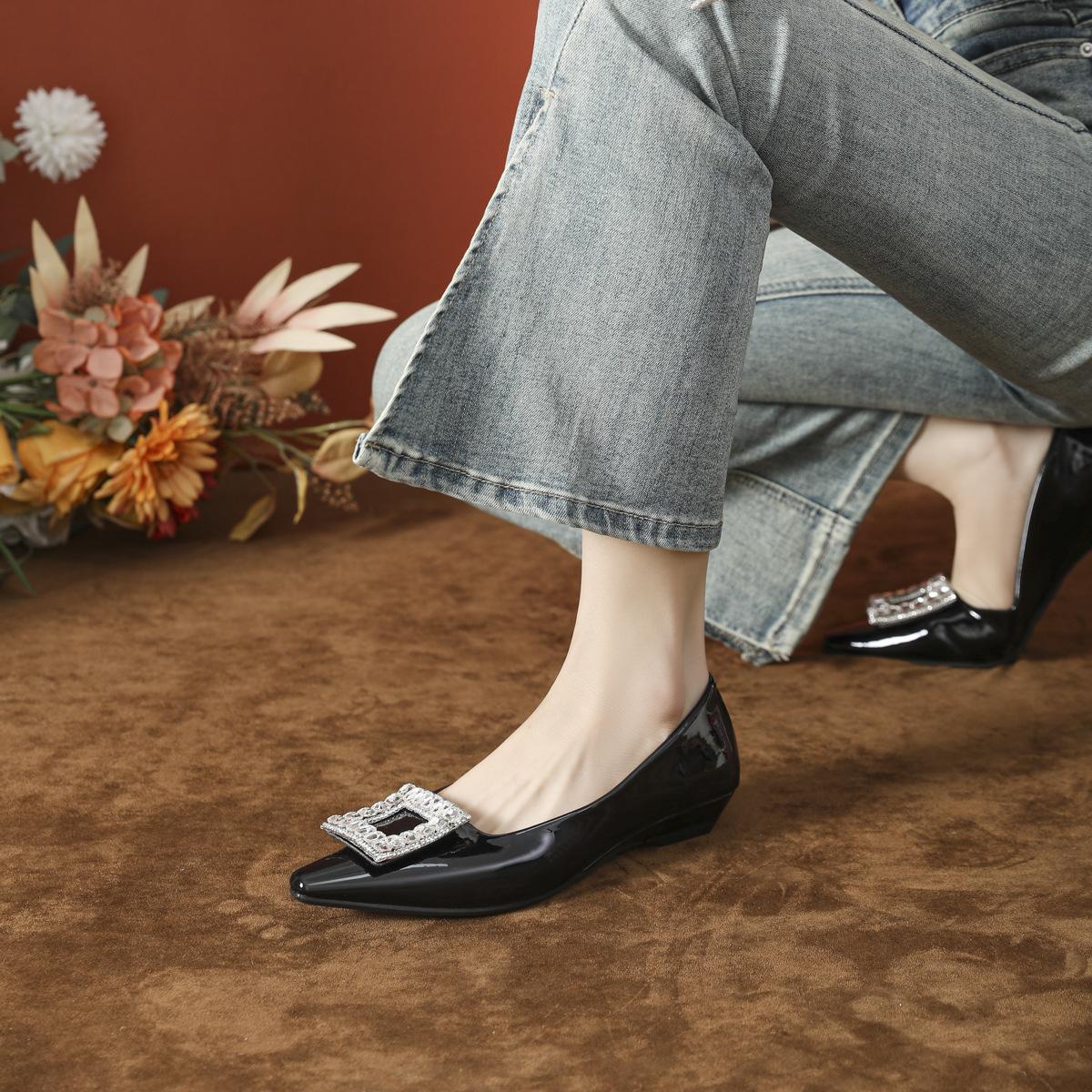 

2025 новые супермягкая подошва танкетка туфли-лодочки женские красные, лакированная кожа с открытой союзкой на низком каблуке балетки темпераментная светская львица 35 чёрный